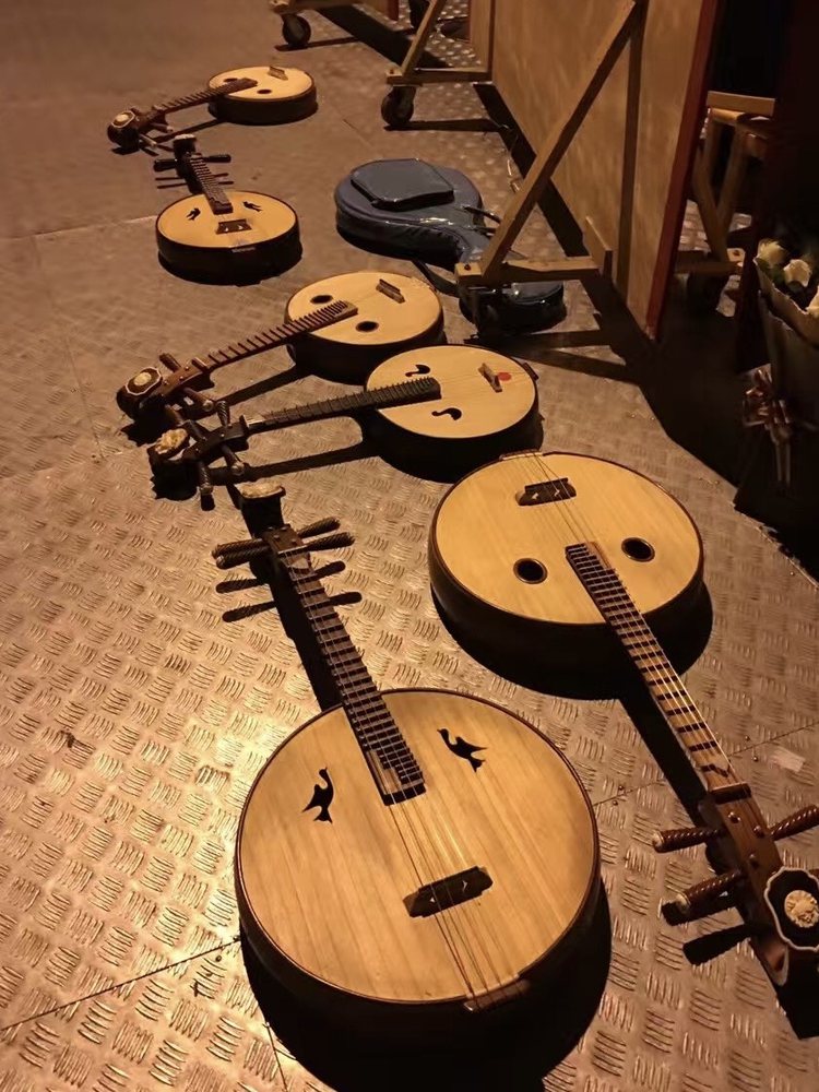 Several ruans laid out on the stage floor